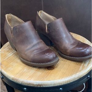 Gorgeous Borne ankle boot/shoe